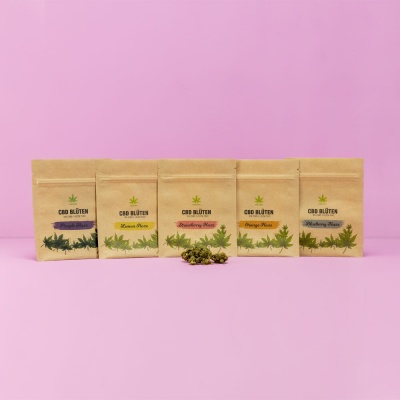 Flachbeutel mit verschiedenene Sorten CBD
