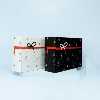 Corrugated cardboard shipping box