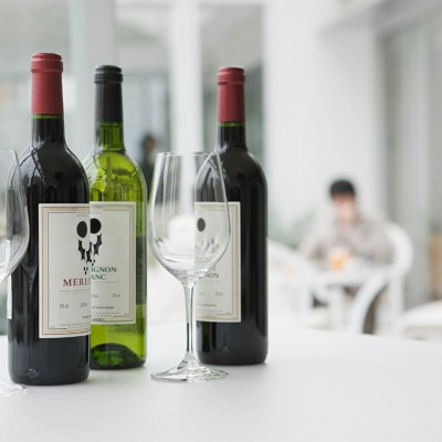 Weinetikett aus Strukturpapier