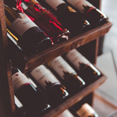 Weinflaschen mit Etikett