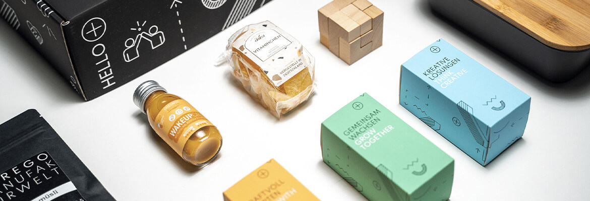 Scatola di cartone con contenuto regalo Scatola di cartone con contenuto regalo