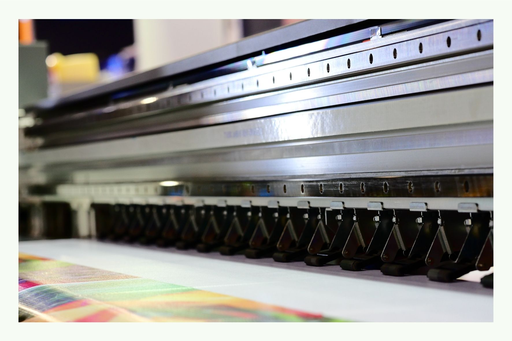 Testina di stampa di una macchina che applica stampa a colori su carta Testina di stampa di una macchina che applica stampa a colori su carta