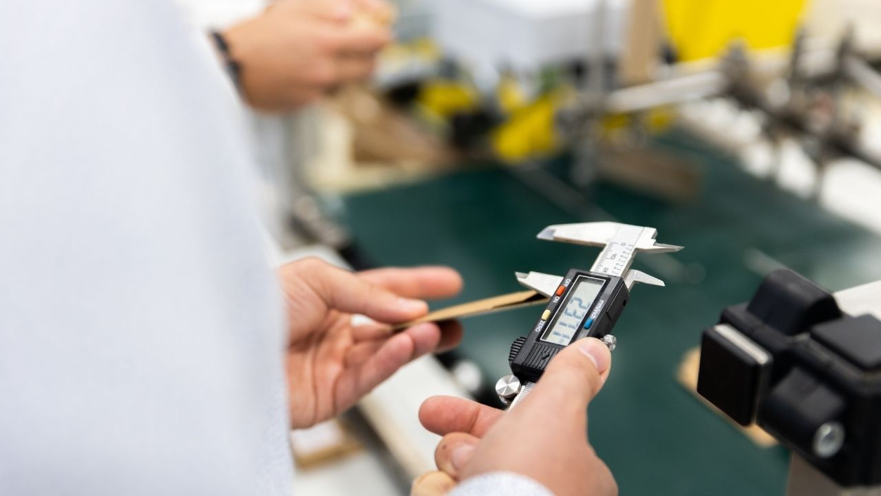 Qualitätskontrolle von Faltschachteln nach ECMA