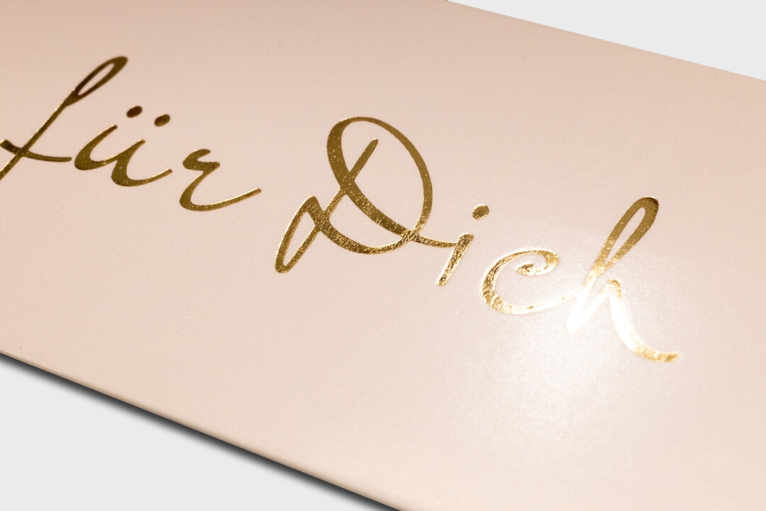 Goldene Heißfolie auf Faltschachtel Goldene Heißfolie auf Faltschachtel