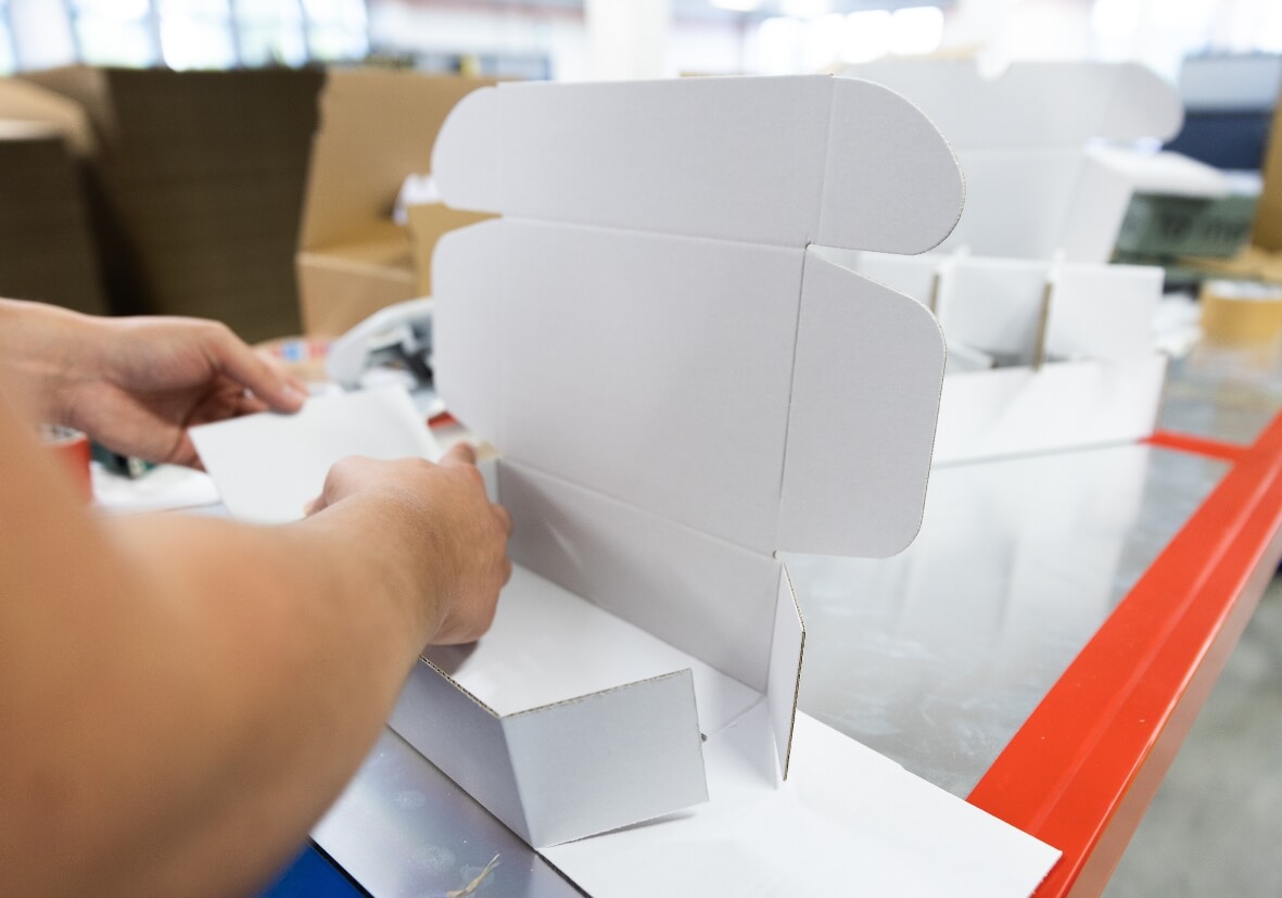 Aufbau Versandkarton aus Wellpappe Aufbau Versandkarton aus Wellpappe