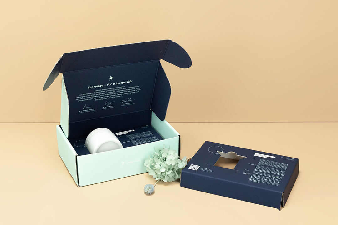 Scatola con coperchio ribaltabile e inserto Scatola con coperchio ribaltabile e inserto