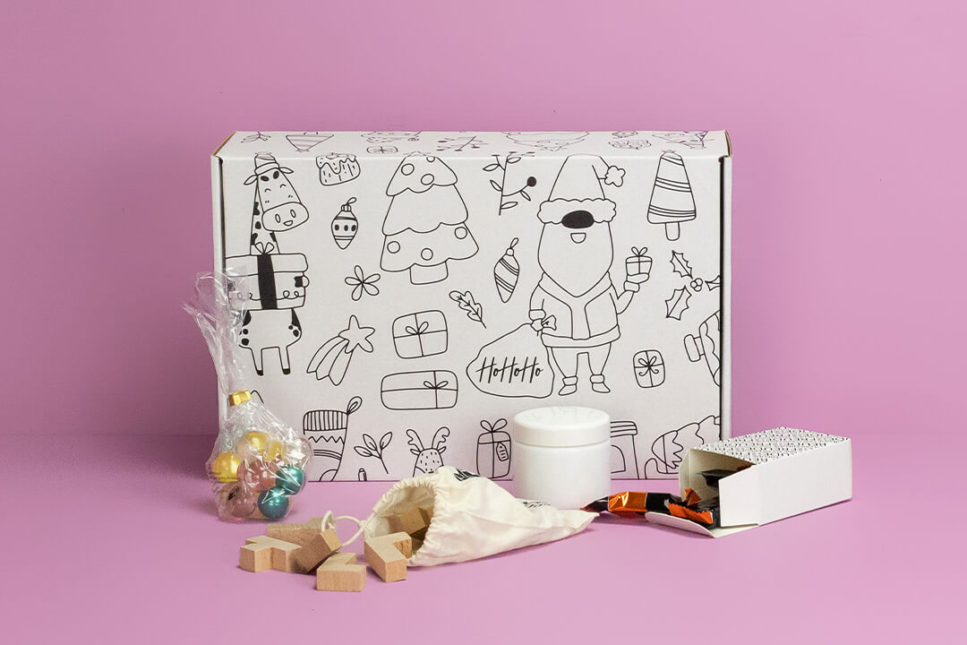 Cartone da spedizione con motivo natalizio Cartone da spedizione con motivo natalizio