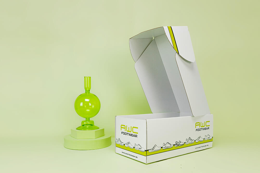 Scatola da scarpe con coperchio ribaltabile Scatola da scarpe con coperchio ribaltabile